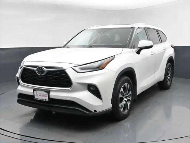 2021 Toyota Highlander XLE for sale in Freeport, NY