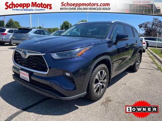 2022 Toyota Highlander Hybrid XLE for sale in Middleton, WI