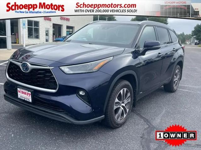 2022 Toyota Highlander Hybrid XLE for sale in Middleton, WI