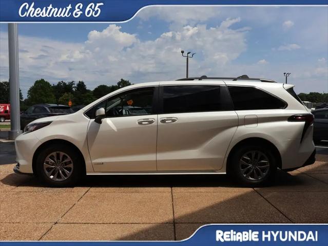2021 Toyota Sienna XLE