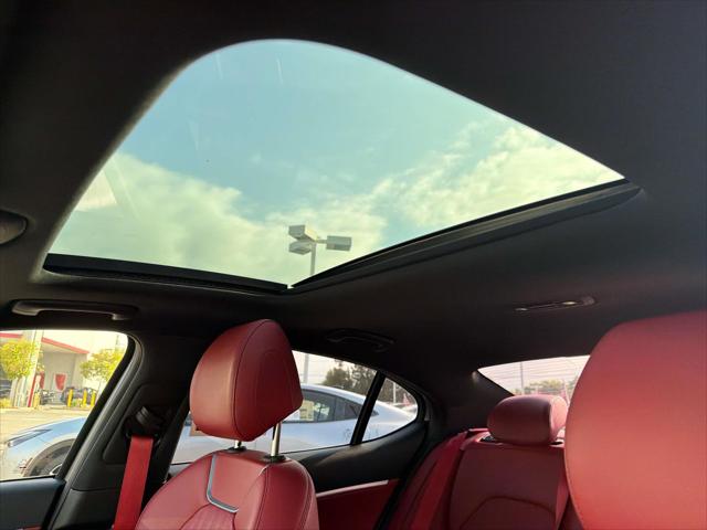 2023 Genesis G70 2.0T RWD