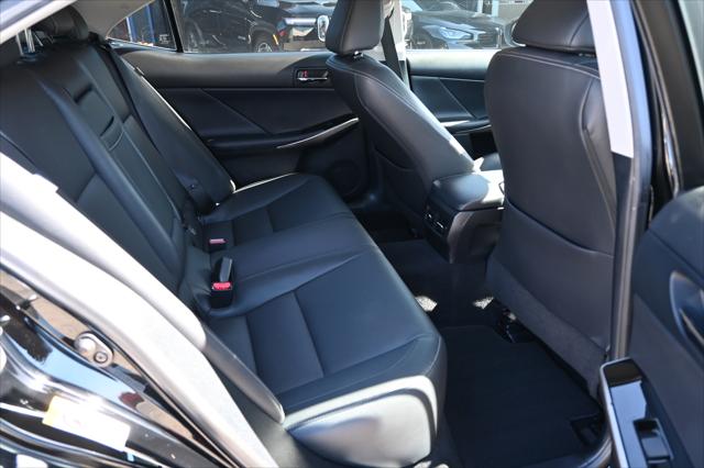 2016 Lexus IS 300 4dr Sdn AWD