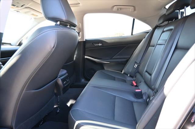 2016 Lexus IS 300 4dr Sdn AWD