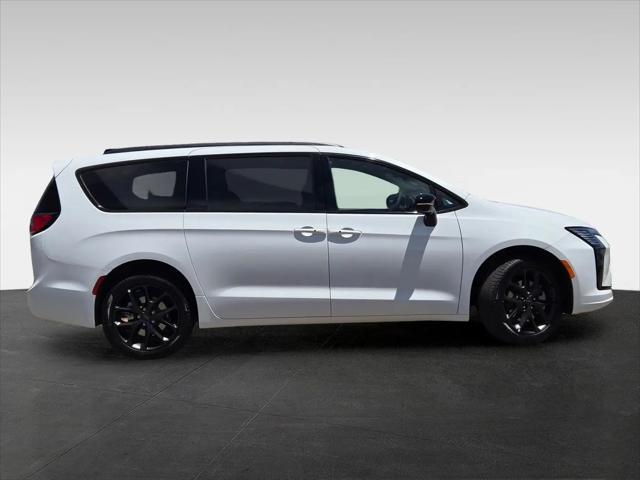 2027 Chrysler Pacifica Limited