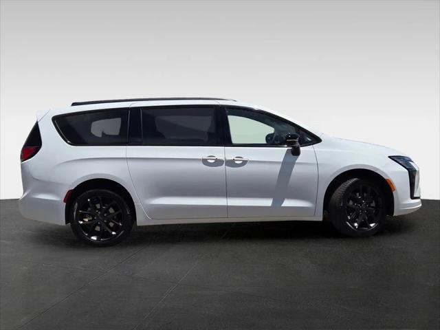 2027 Chrysler Pacifica Limited AWD