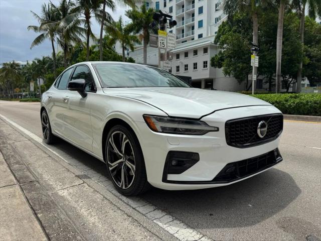 2024 Volvo S60 B5 Core Dark Theme