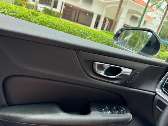 2024 Volvo S60 B5 Core Dark Theme