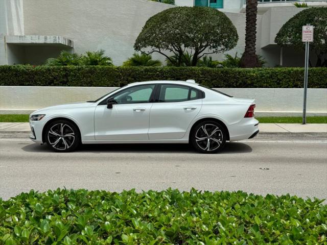 2024 Volvo S60 B5 Core Dark Theme