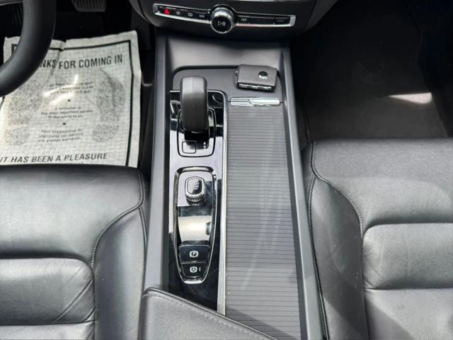 2024 Volvo S60 B5 Core Dark Theme