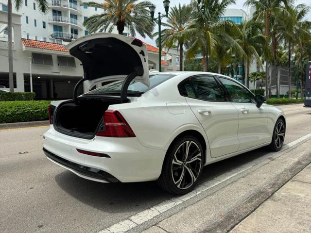 2024 Volvo S60 B5 Core Dark Theme
