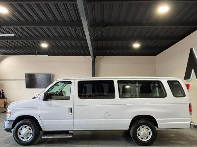 2012 Ford E-350 Super Duty XLT