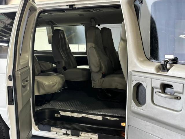 2012 Ford E-350 Super Duty XLT