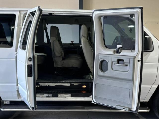 2012 Ford E-350 Super Duty XLT
