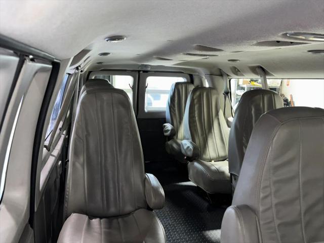 2012 Ford E-350 Super Duty XLT