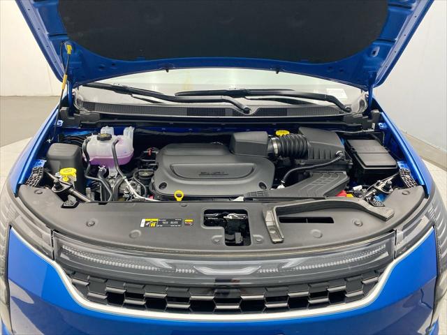2027 Chrysler Pacifica Select