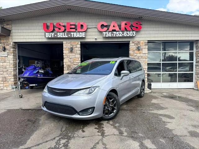 2018 Chrysler Pacifica Limited for sale in Woodhaven, MI