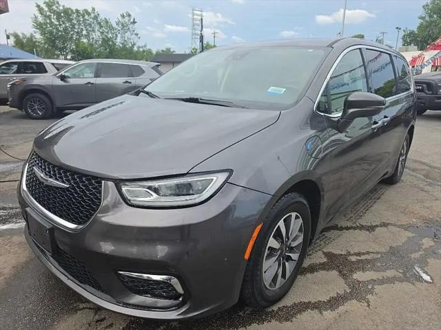 2022 Chrysler Pacifica Hybrid Touring L for sale in Oregon, OH
