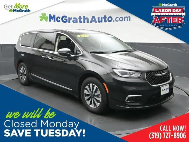2022 Chrysler Pacifica Hybrid Limited for sale in Cedar Rapids, IA