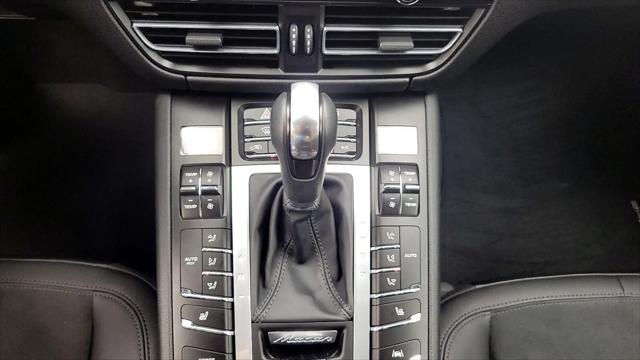 2021 Porsche Macan Macan
