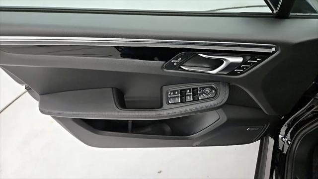 2023 Porsche Macan Macan