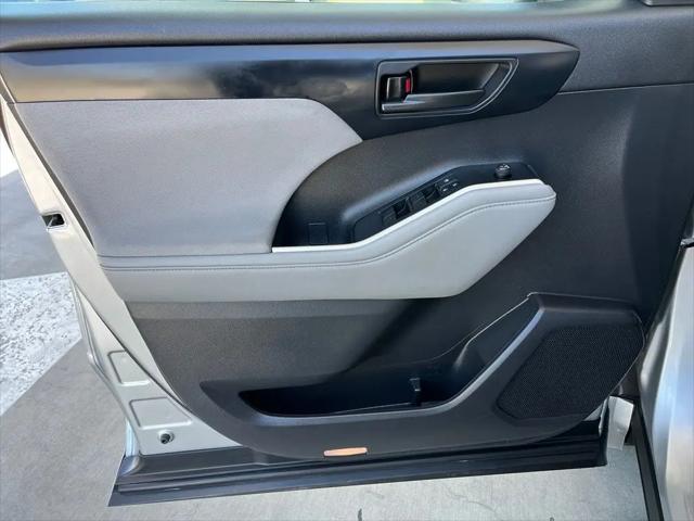 2021 Toyota Highlander LE
