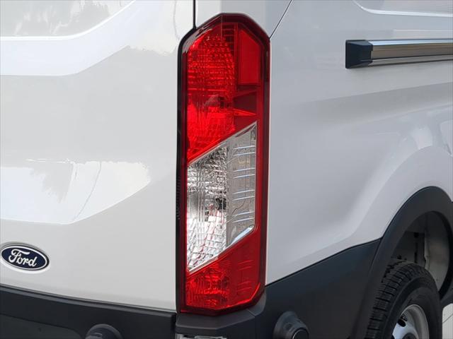 2026 Ford Transit Cargo Van T-250 148 Med Rf 9150 GVWR RWD