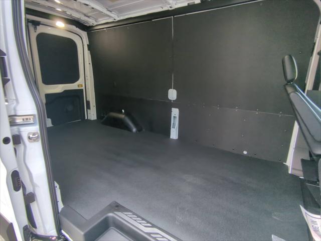 2026 Ford Transit Cargo Van T-250 148 Med Rf 9150 GVWR RWD