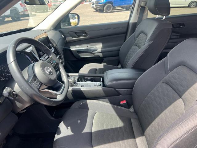 2025 Nissan Pathfinder SV 4WD