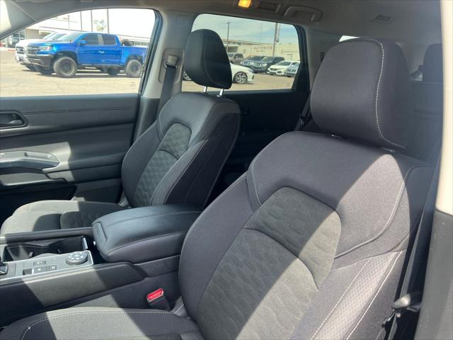 2025 Nissan Pathfinder SV 4WD