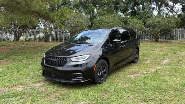 2022 Chrysler Pacifica Hybrid Limited for sale in Bradenton, FL