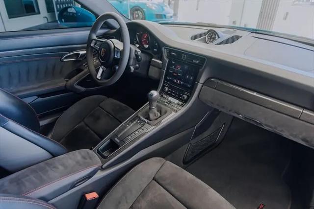 2019 Porsche 911 Carrera GTS