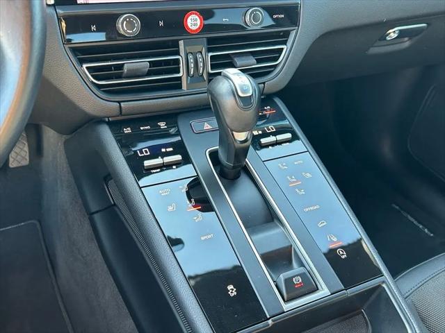 2023 Porsche Macan T