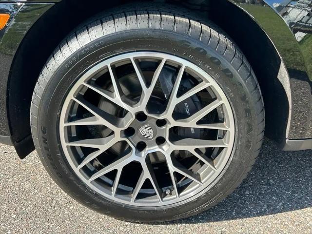 2023 Porsche Macan T