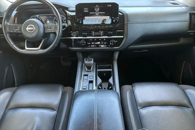 2024 Nissan Pathfinder SL FWD