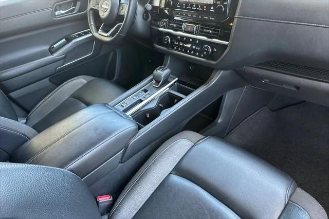 2024 Nissan Pathfinder SL FWD