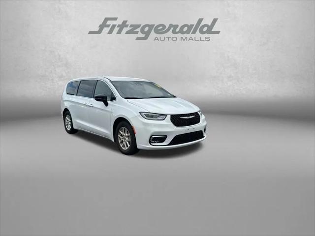 2025 Chrysler Pacifica Select for sale in Chambersburg, PA