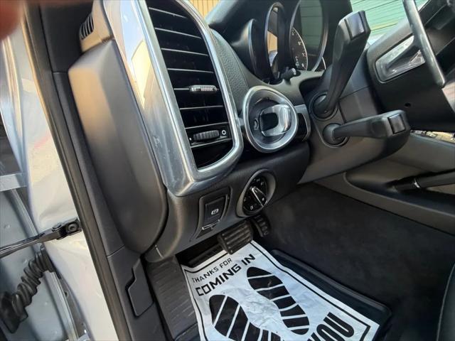 2017 Porsche Cayenne Platinum Edition