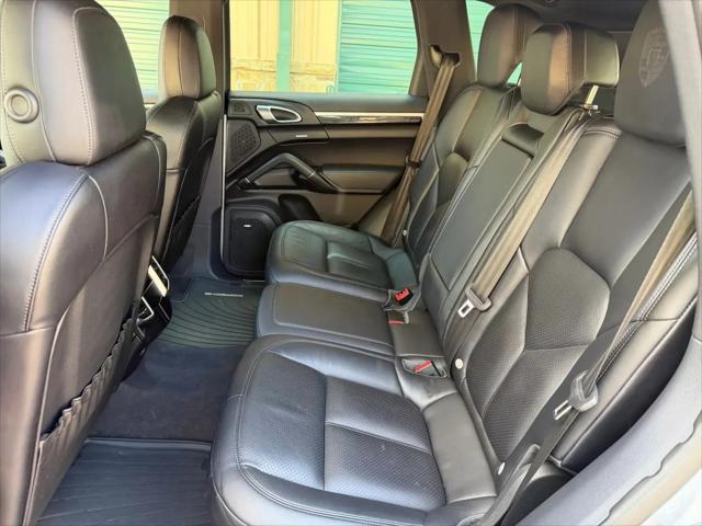 2017 Porsche Cayenne Platinum Edition
