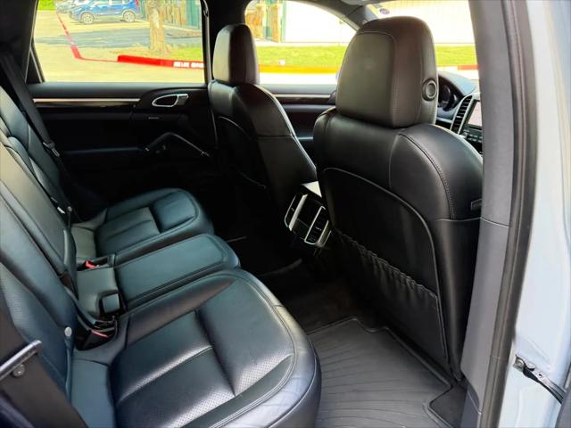 2017 Porsche Cayenne Platinum Edition
