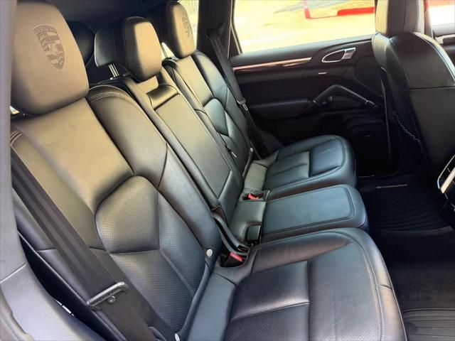 2017 Porsche Cayenne Platinum Edition