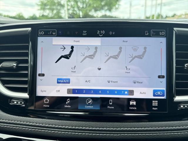 2027 Chrysler Pacifica Select