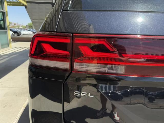 2024 Volkswagen Atlas 2.0T Peak Edition SEL