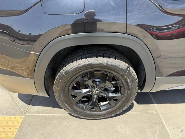 2024 Volkswagen Atlas 2.0T Peak Edition SEL