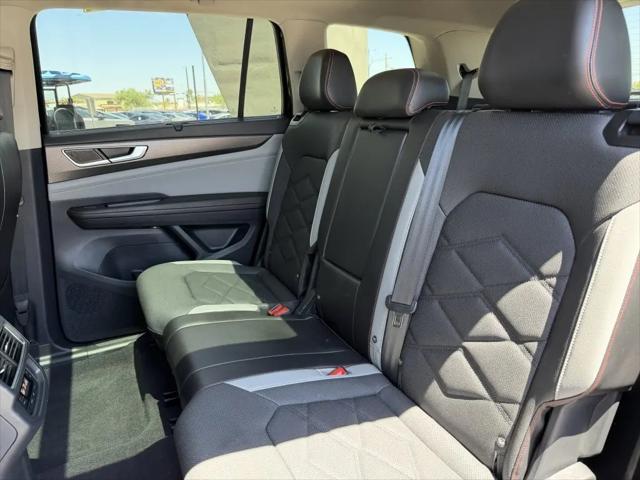 2024 Volkswagen Atlas 2.0T Peak Edition SEL