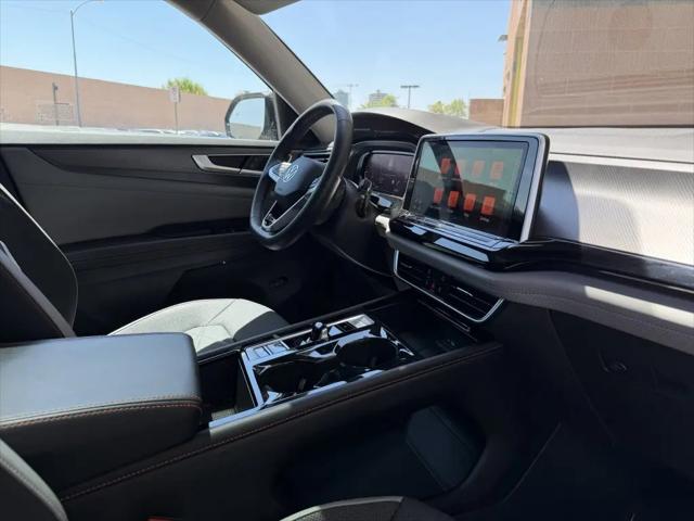 2024 Volkswagen Atlas 2.0T Peak Edition SEL