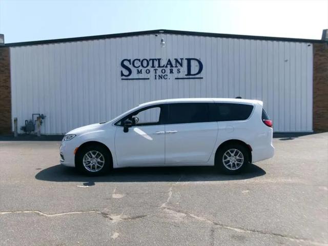 2025 Chrysler Pacifica Select for sale in Laurinburg, NC