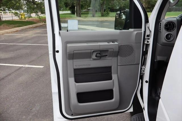 2010 Ford E-350 Super Duty XLT