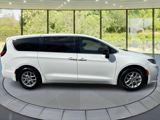 2024 Chrysler Pacifica Touring L 2024 Chrysler Pacifica Touring L