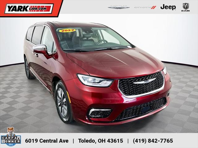 2022 Chrysler Pacifica Hybrid Limited for sale in Toledo, OH