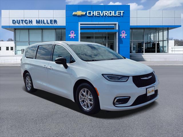 2024 Chrysler Pacifica Touring L for sale in Huntington, WV